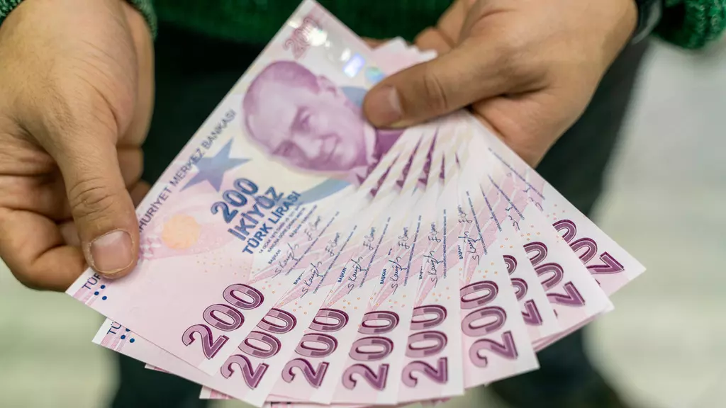 Emekliye memura seyyanen zam için kesin konuştu