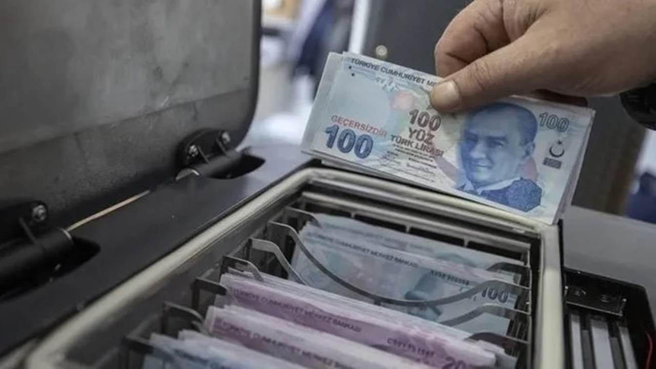 Maaşlar SOS veriyor: Asgari ücret, emekli ve memur maaşı eridi