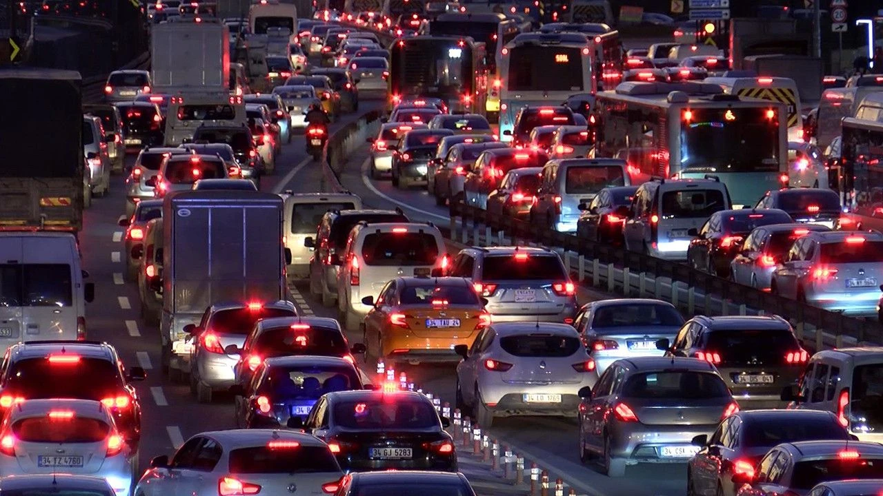 Artık trafiğe çıkarken dikkat! Bunu yapanlar yanar