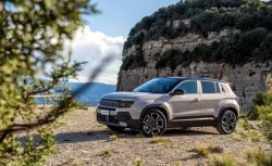 Jeep rakiplerine hodri meydan dedi! Clio parasına Avenger Hibrit fırsatı