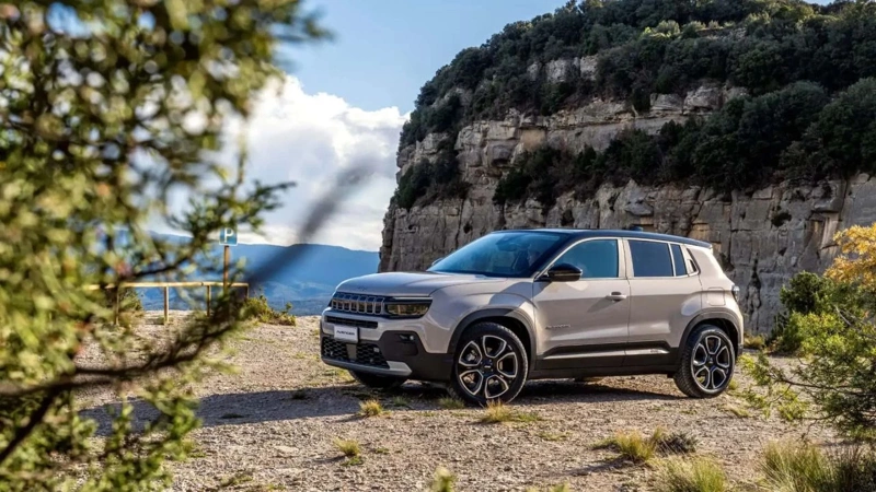 Jeep rakiplerine hodri meydan dedi! Clio parasına Avenger Hibrit fırsatı