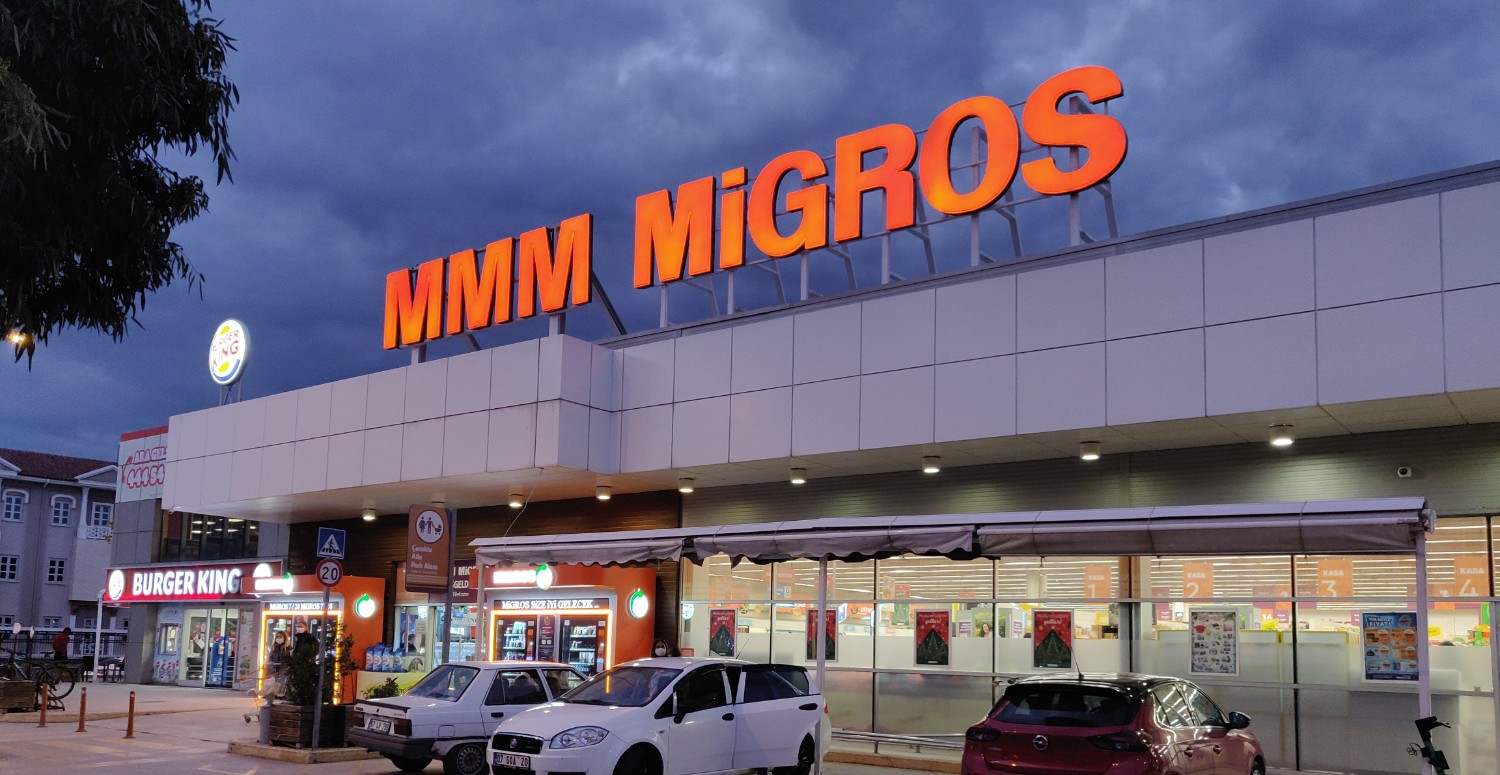Migros’ta indirim rüzgarı: 12’li-16’lı tuvalet kağıdı, peynir, ayçiçek yağı fiyatları dipte