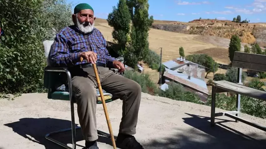 Sivas’ta yaşıyor! Mahmut dede 100 yaşını geçti sırrını açıkladı, her sabah mutlaka bunu yapıyor